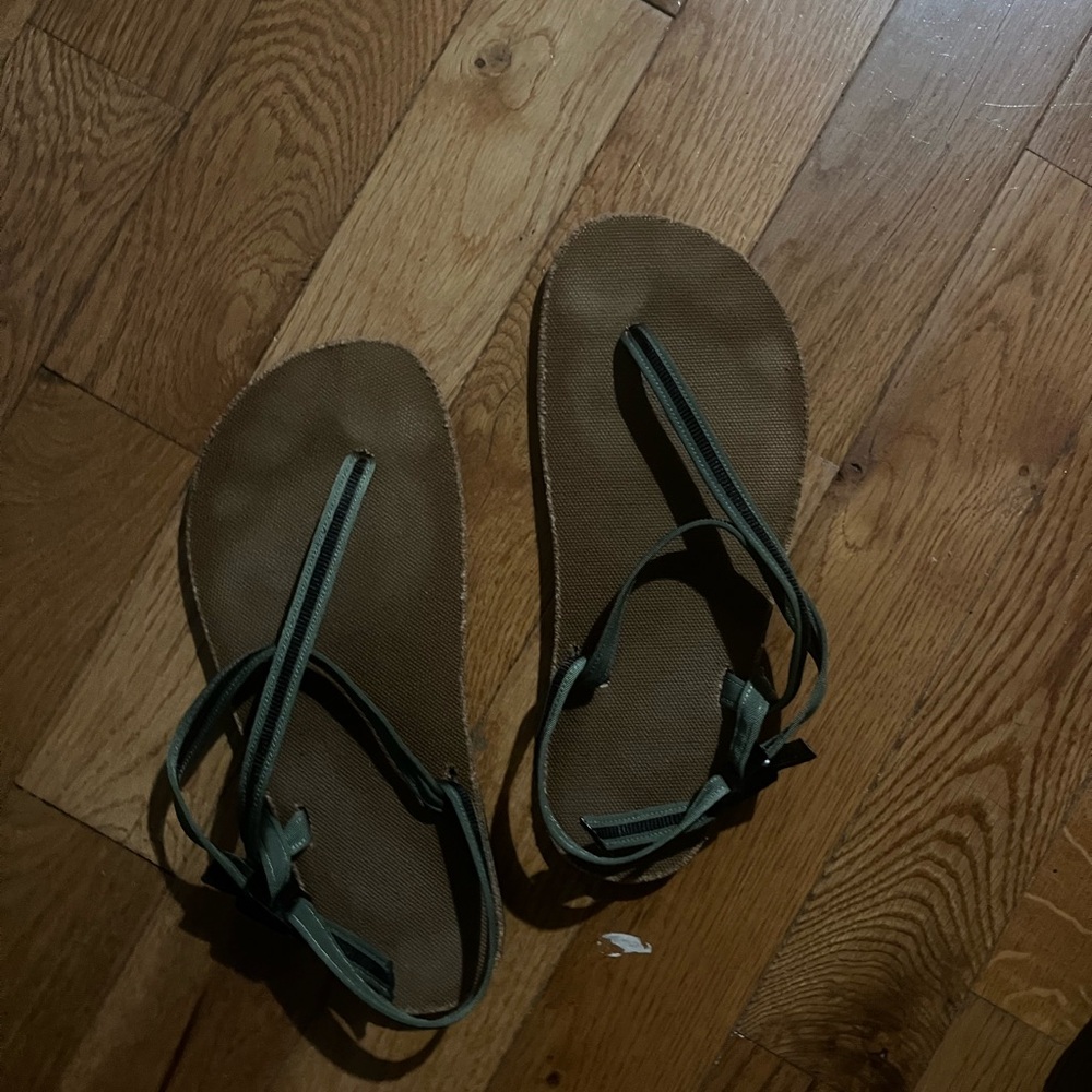 Earth Runners Green Size 11 1/2 mens.